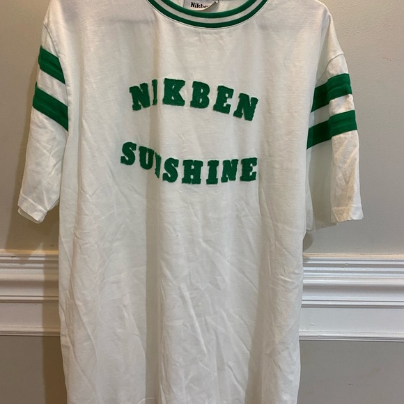 White and green large tshirt - Picture 1 of 2